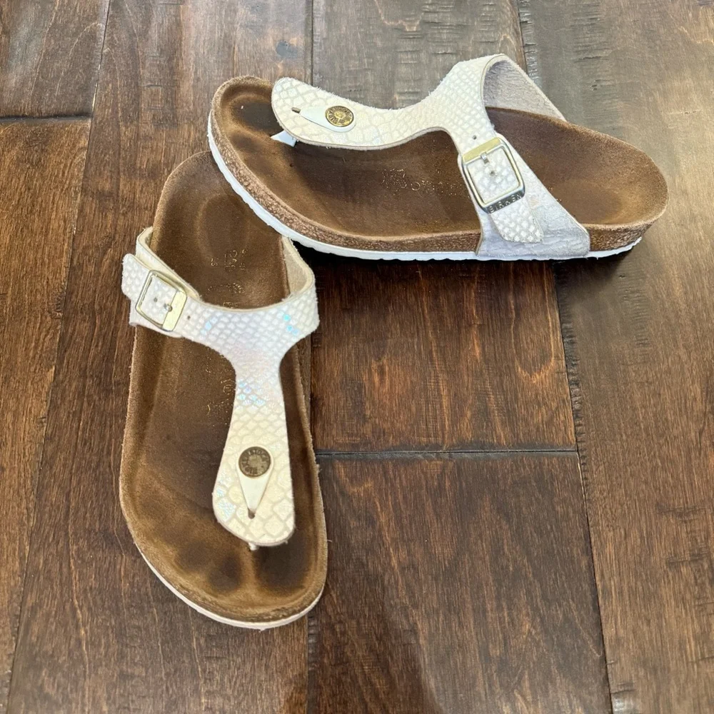 Birkenstock Gizeh Kids Shiny Lizard White size 3 - 3.5